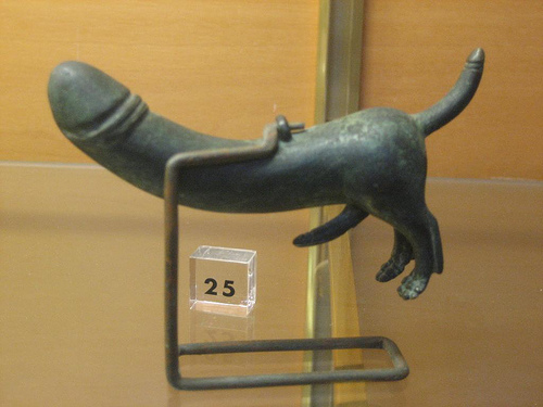 roman penis statue - 25