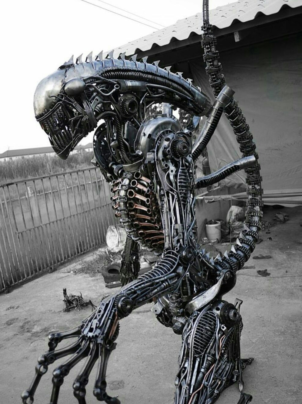 xenomorph statue mechanical