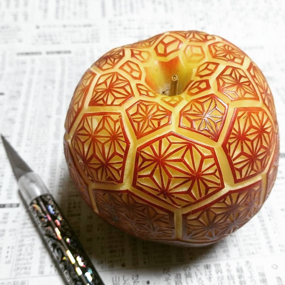 apple carving -