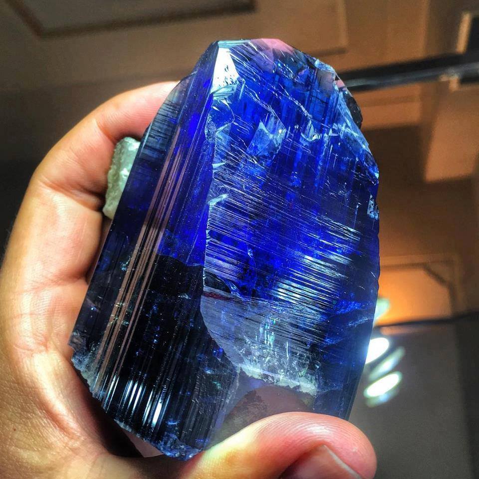 Cool pic of an awesome blue crystal.