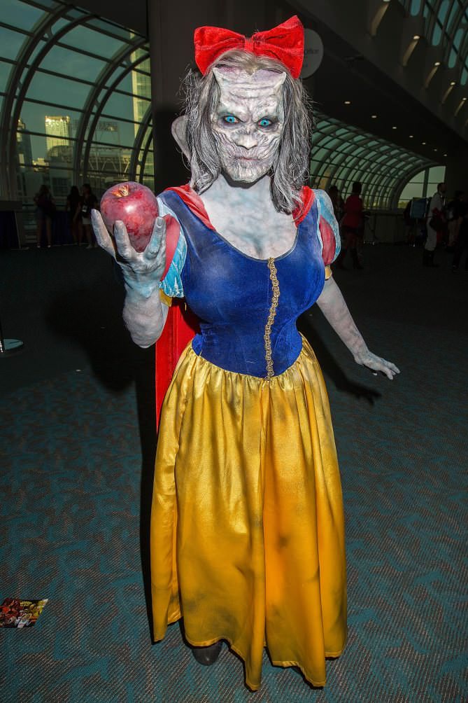 snow white walker cosplay -