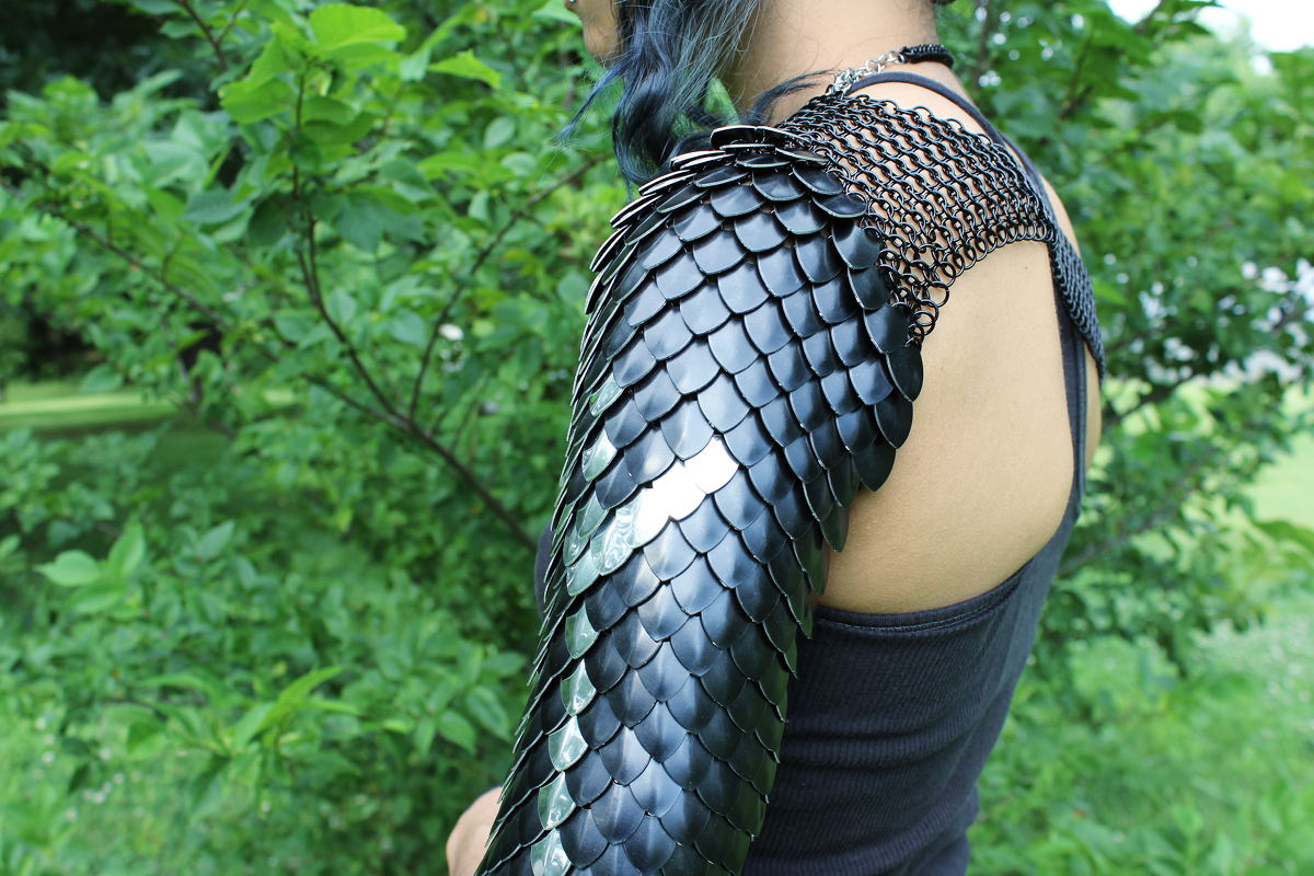 scale mail shoulder armor