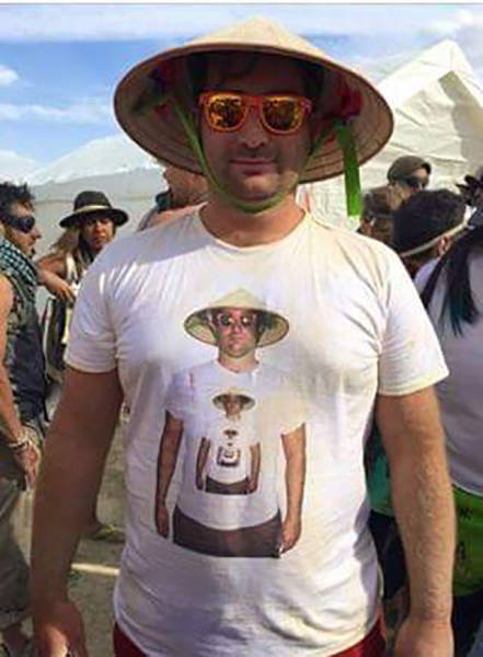 Infinite T-shirt of man with Rayden hat.