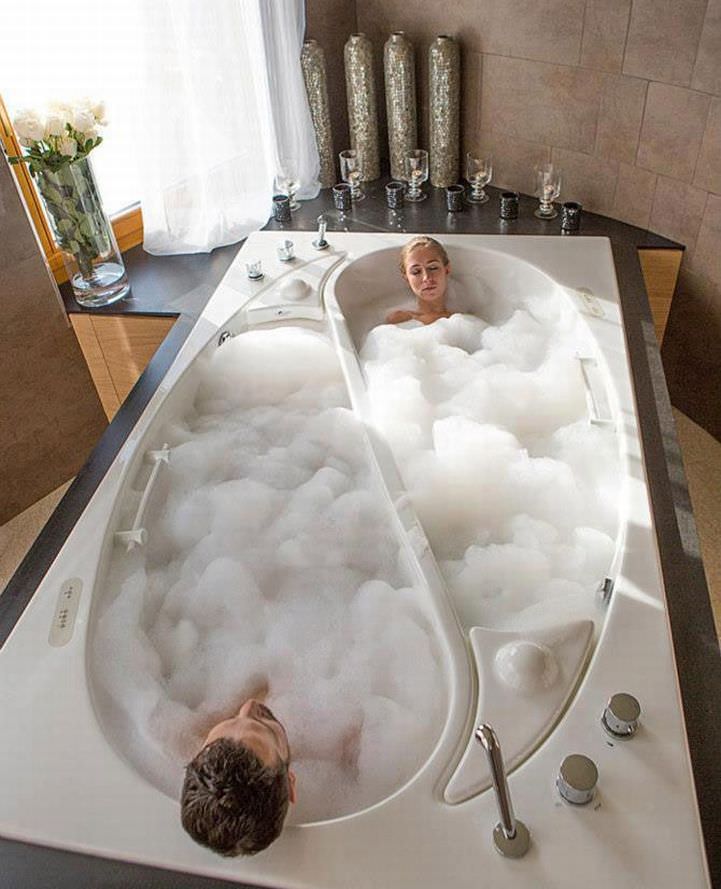 his and hers bath tub