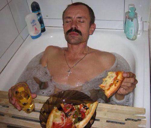 eating pizza in bathtub
