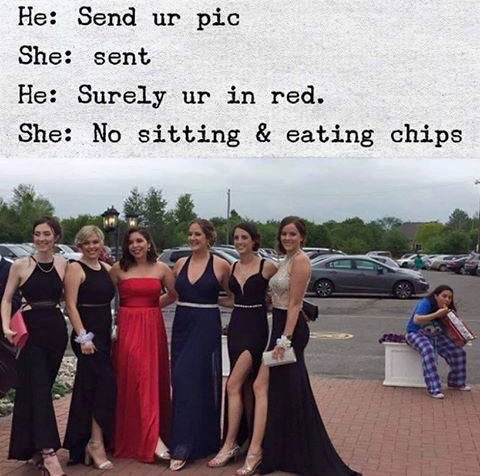2 type of girls - He Send ur pic She sent He Surely ur in red. She No sitting & eating chips