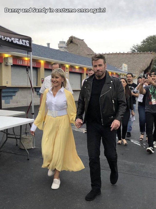 john travolta and olivia newton - Danny and Sandy in costume once again! Unsrats