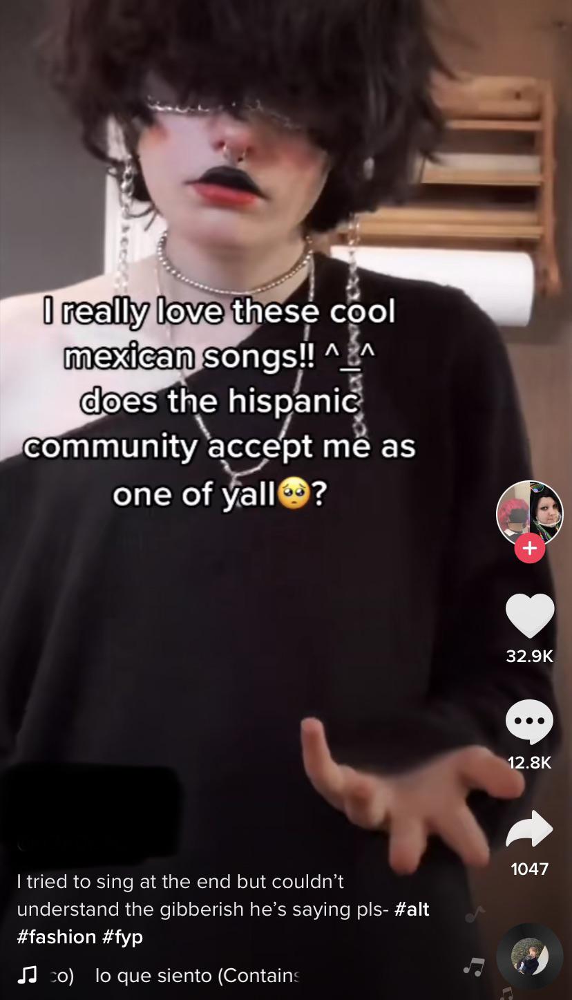 poster - I really love these cool mexican songs!!^^ does the hispanic community accept me as one of yall? 1047 I tried to sing at the end but couldn't understand the gibberish he's saying pls S co lo que siento Contains
