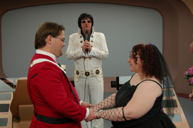 Elvis marrying this couple ... perfect!