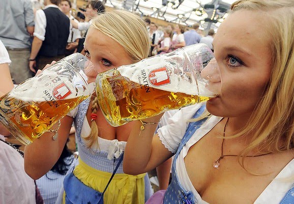 Oktoberfest girls.