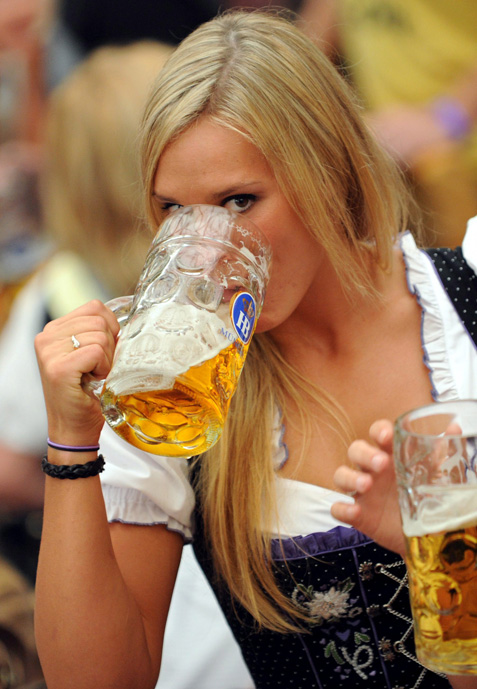 Oktoberfest girls.