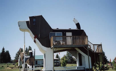 Right here in the USA in Cottonwood, Idaho, is the Dog Bark Park Inn which is in the shape of a gigantic beagle.