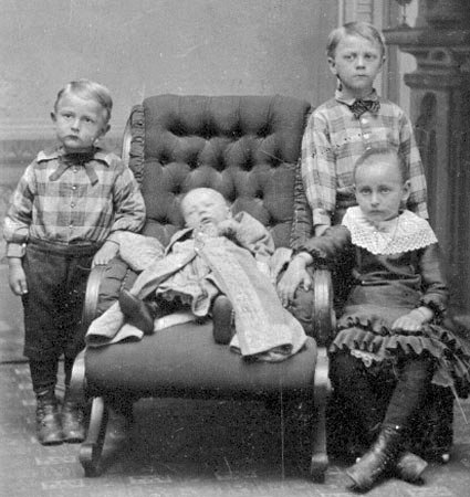 Kids posing with dead siblings was common as well.