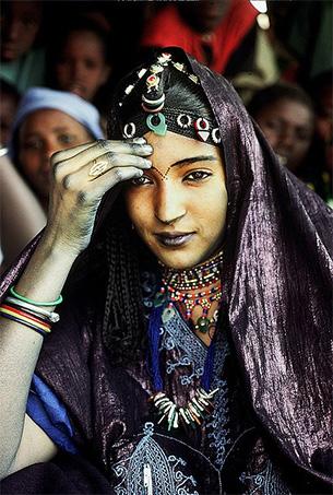 The Tuareg have a beautiful sense of wedding style. They are called the "blue people" for their use of rich blue dyes on skin and clothing. While both bride and groom wear veils for modesty, in everyday life, men continue to wear them habitually.