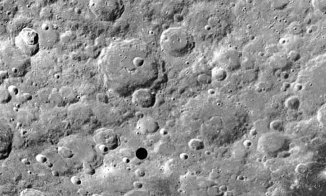 According to some, a secret doorway on the moon exists, which at times can be seen wide open through telescopes and on some NASA Apollo moon photos.