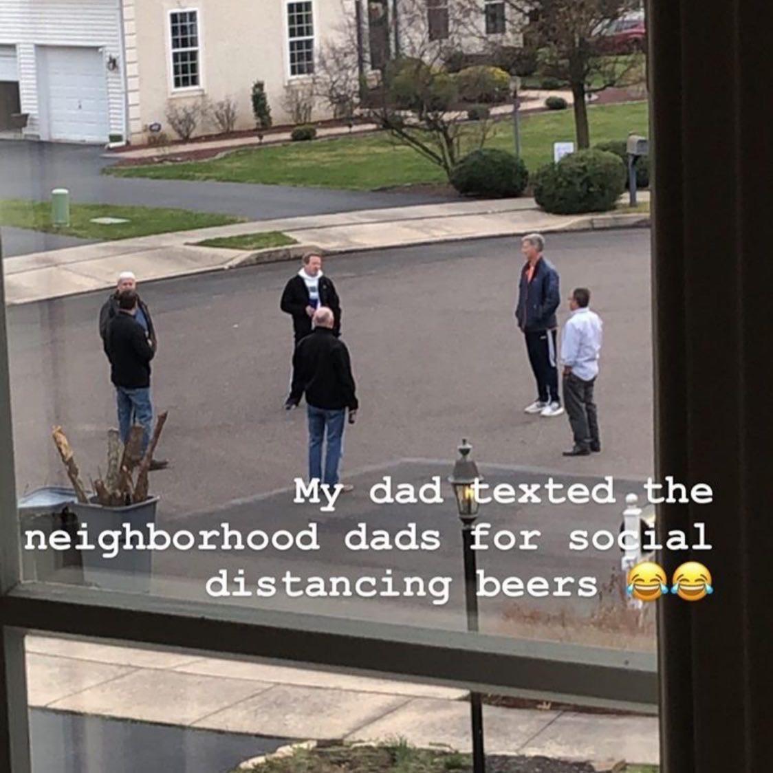 social distancing meme - My dad texted the neighborhood dads for social listancing beers sa
