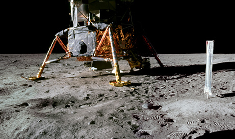 the module is shown sitting on relatively flat, undisturbed soil. According to skeptics, the lander's descent should have been accompanied by a large dust cloud and would have formed a noticeable crater
