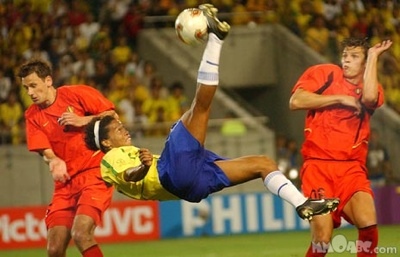 Top 30 Brilliantly Timed Sports Photos