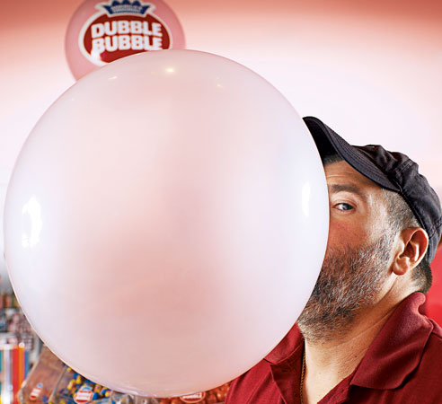 Chad Fell USA blew a bubblegum bubble with a diameter of 50.8 cm 20 in