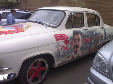 How should Russian car paintings look like? Vodka? Stalin? Yes Stalin. This oldtimer has a perfect Soviet Stalin connection on its exterior.