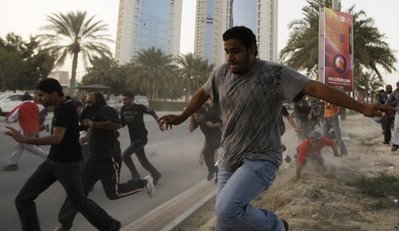 Bahrainian Army opens fire on protesters