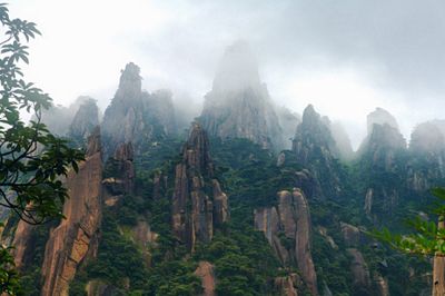 Mountain Sanqingshan the National Park populations of nearly 23,000 hectares of China, was named in 174 wild places listed on World Heritage List of the United Nations in July