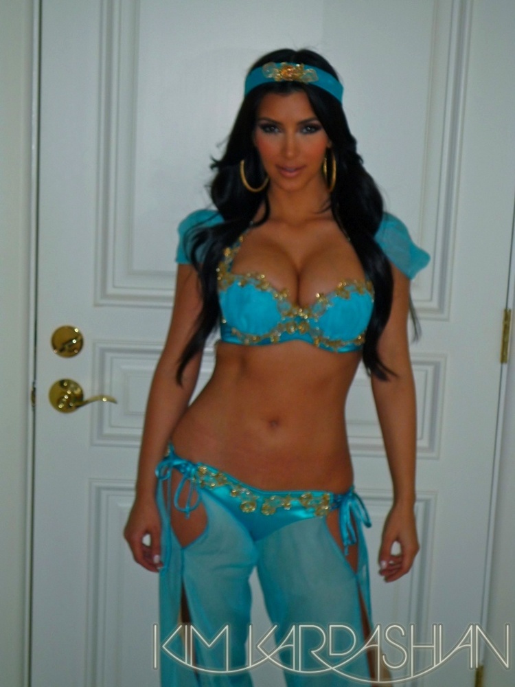 Kim in her sexy Jasmine costume.