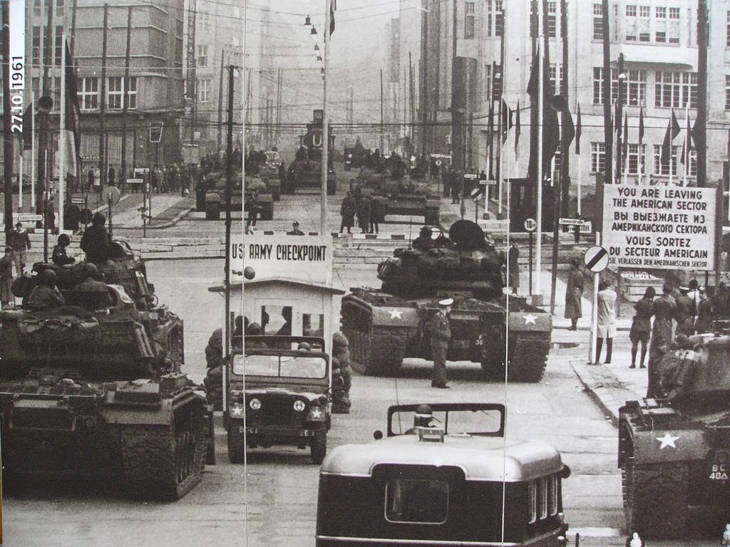 checkpoint charlie old - 27.10.1961 In You Are Leaving The American Sector Vous Sortez Du Secteur Americain Se Verlassen Der Menschen Stor Sets Us Army Checkpoint Ana