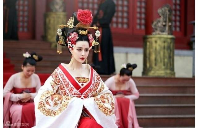 Empress Wu Zetian, ruled China on her own, the first woman to do so in 3000 years, so she showed her authority over men who came to her audience by making them orally pleasure her.