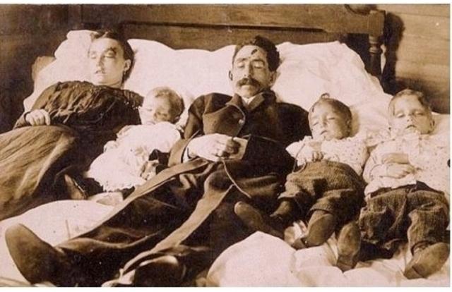 This incredibly tragic photo shows a whole young family who died together. They may have died in an accident, given their visible injuries.