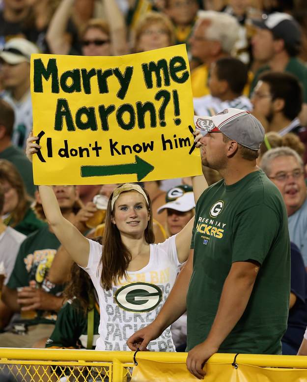 funny sports fan signs - Marry me Aaron?! Ki don't know him Reenia Y Ckrs
