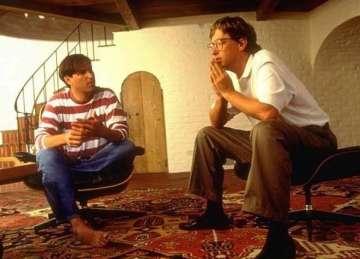 Steve Jobs and Bill Gates chatting with each other