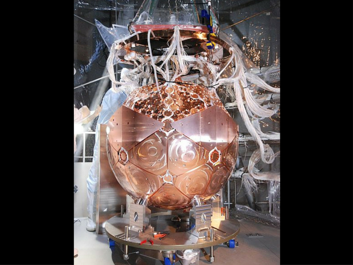 Dark Matter Liquid Xenon Detector