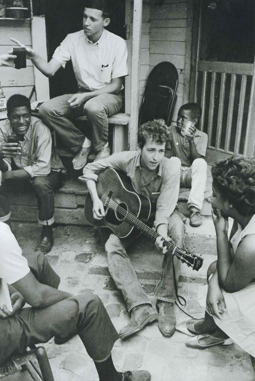 Young Bob Dylan jamming.