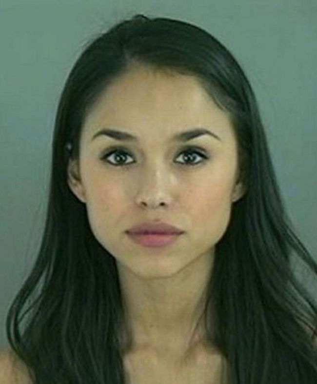 21 Photogenic Criminals You'd Lock Yourself In With