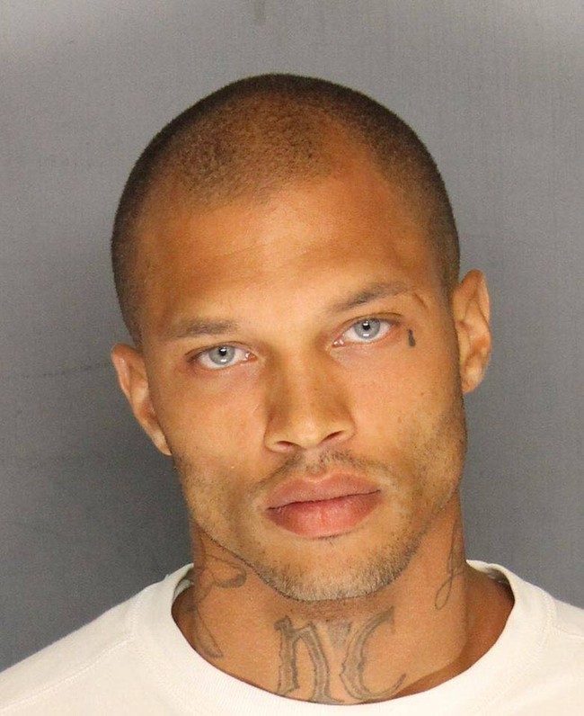 21 Photogenic Criminals You'd Lock Yourself In With