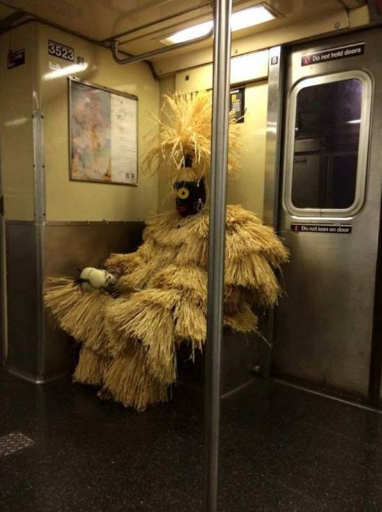 20 Weird Things You See on the Subway