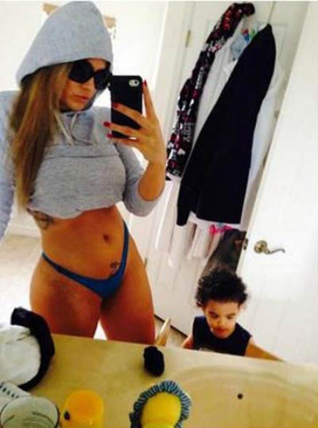 20 Moms Taking Selfies Failing At Parenthood