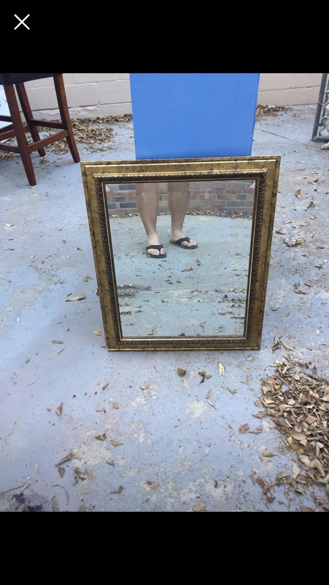 people selling mirrors