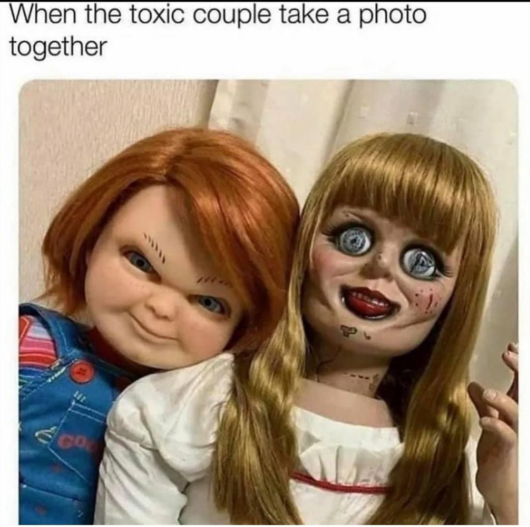 funny pics and cool randoms - chuky y anabelle - When the toxic couple take a photo together Go