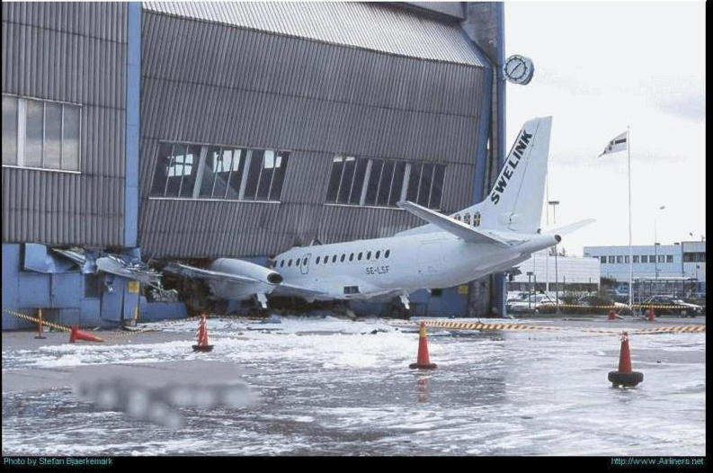 plane crashes