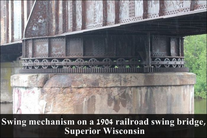 mechanism of action - M90 Vitev Intim Swing mechanism on a 1904 railroad swing bridge, Superior Wisconsin