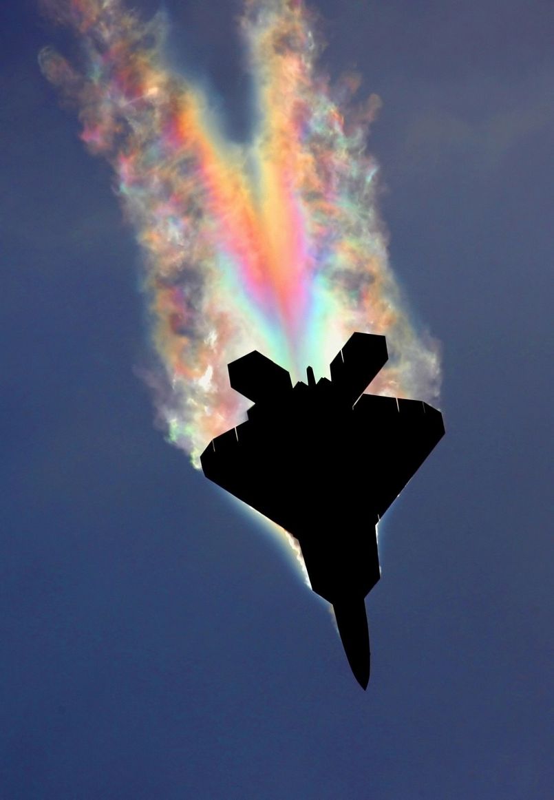 32 Military Photos Taken At The Right Moment