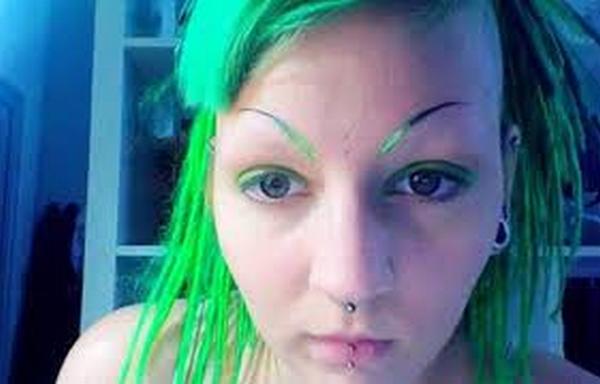34 Eyebrow Disasters That Might Make You Spit Out Your Drink