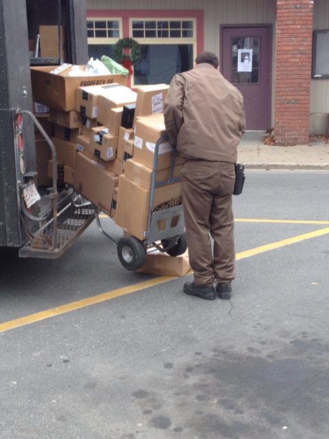24 Delivery Guys That Aren't The Sharpest Tools In The Shed