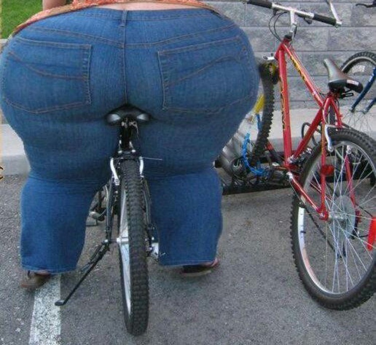 28 Proofs That Having a Big Butt is a Struggle