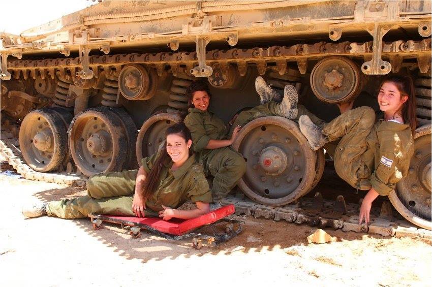 israeli female tank crew