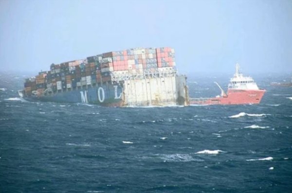 container ship mol comfort