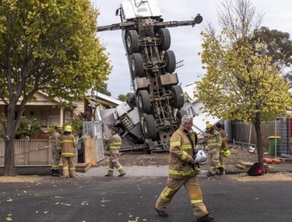 crane collapse yarraville