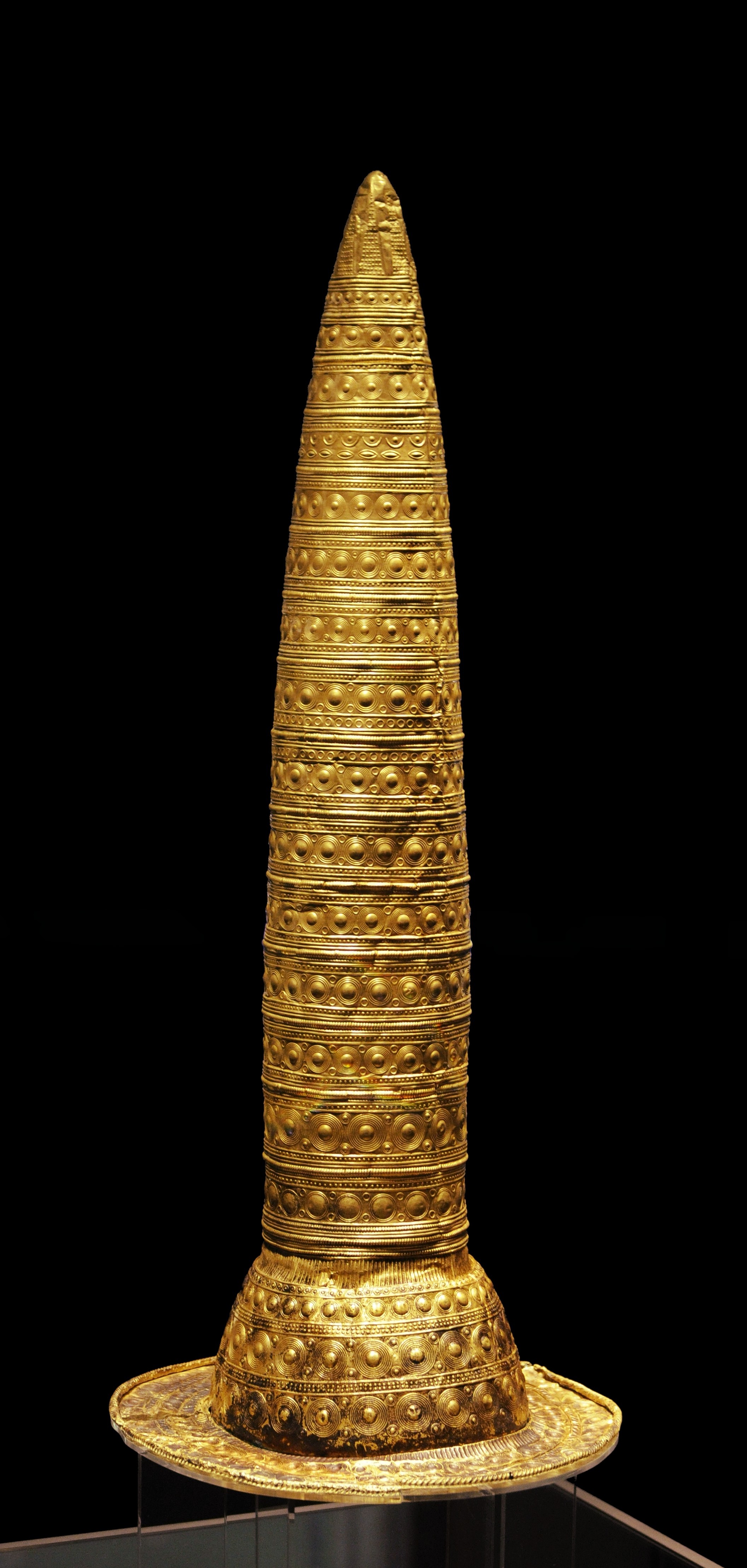 Berlin Gold Hat - 490 grams of gold, overall height 745 mm, average thickness 0.6 mm. Made in the Late Bronze Age, circa 1,000 to 800 BC